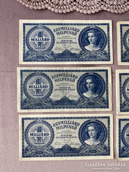 6 Banknotes of one billion milpengő 1946 in crisp, beautiful condition