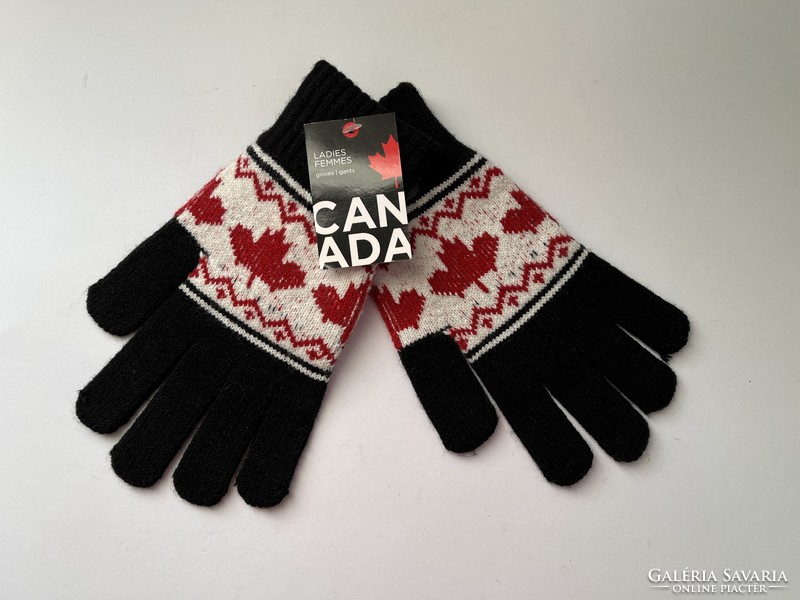 Canadian knitted gloves - maple leaf pattern