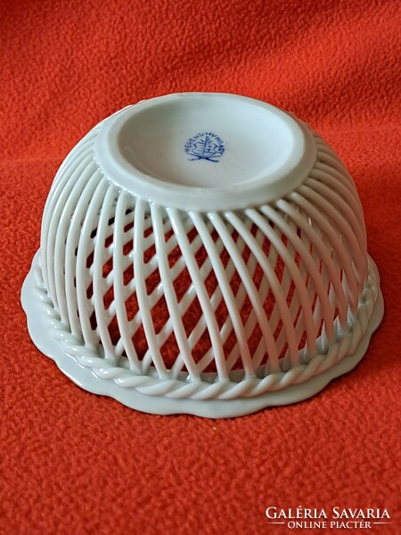 Wicker basket with Victoria pattern from Herend