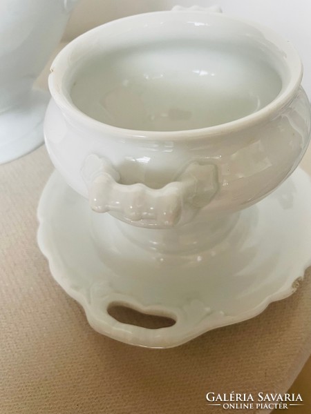 Vintage fehér porcelán szószos tál