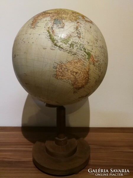 Globe from 1931. Edited by dr. Karol Kogutowicz. Designed and drawn by Ferenc Turner.