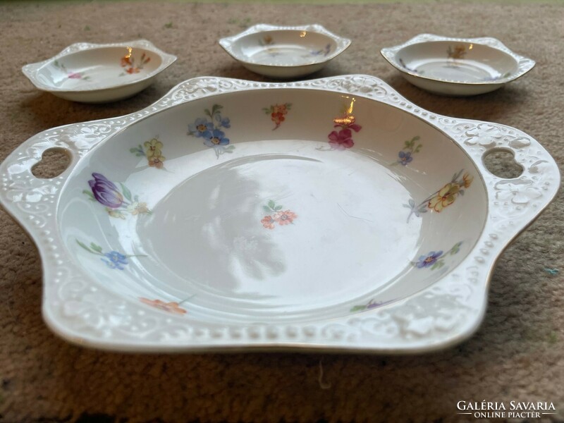 100 éves, gyönyörű süteményes porcelán készlet, dekoratív virágmintával