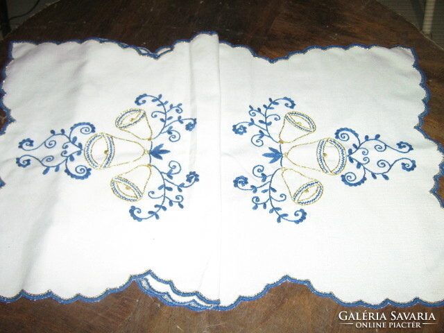 Beautiful hand-embroidered Christmas tablecloth runner with a slinged edge