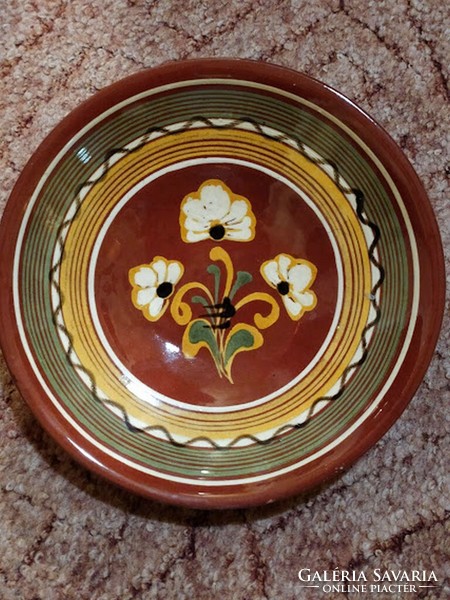 Ceramic wall plate 19 cm in diameter.