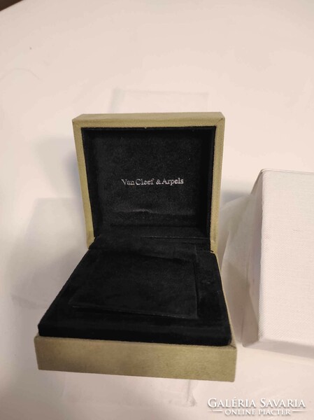 Van Cleef & Arpels jewelry box, original flawless size: 10 x 10 x 5.5 Cm.