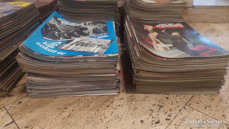 Capable sports newspaper from Grade 7 to Grade 37, many complete grades, good condition