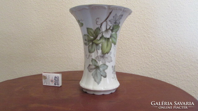 KPM porcelán váza 20 cm magas
