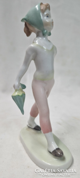 Aquincum Esernyős, kendős lány porcelán figura hibátlan állapotban