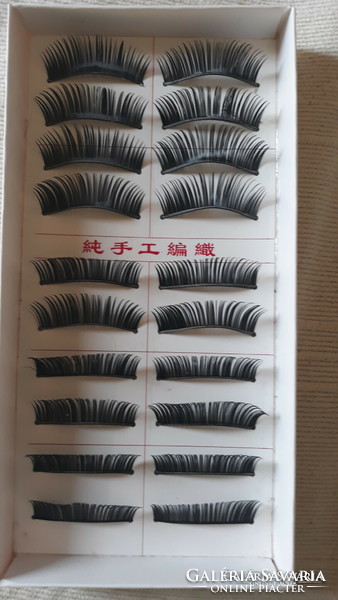 10 pcs black long lashes in original packaging
