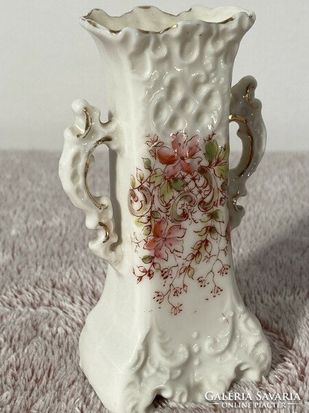 Victoria porcelain vase