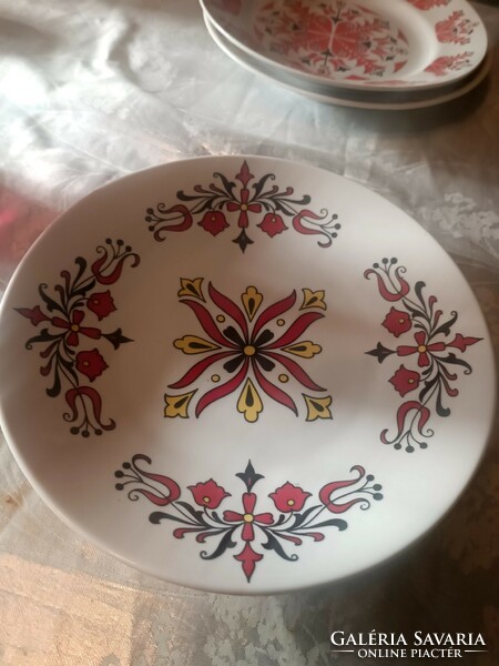 Porcelain wall plates