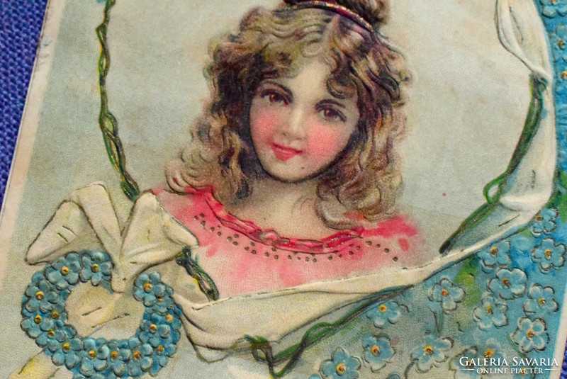 Antik dombornyomott üdvözlő képeslap - kislány portré szív , kulcs nefelejcs