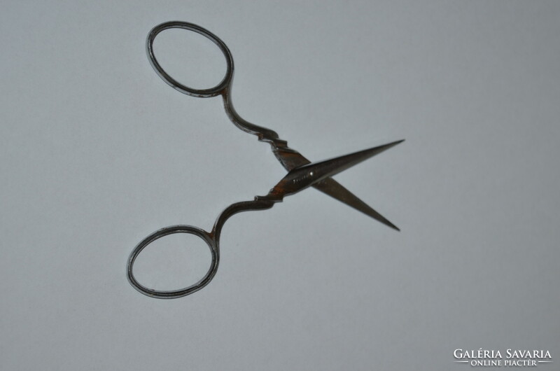 Small scissors for manual workers