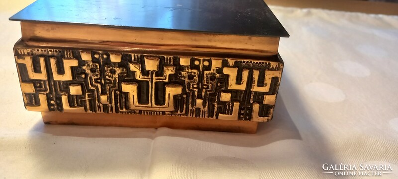 Réz iparművészeti doboz Móga Sándor alkotása
