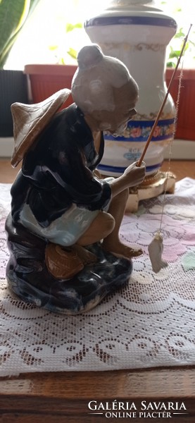 Kínai kerámia figura horgászó öreg ember
