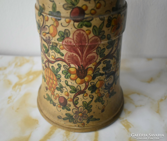 Antik kézzel festett virág mintás kerámia korsó, olasz kézműves alkotás, Gubbio jelzéssel