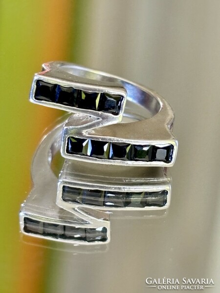 Art-deco style silver ring, embellished with onyx stones