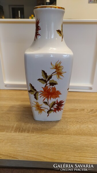 Hóllóháza porcelain vase with flower pattern decor