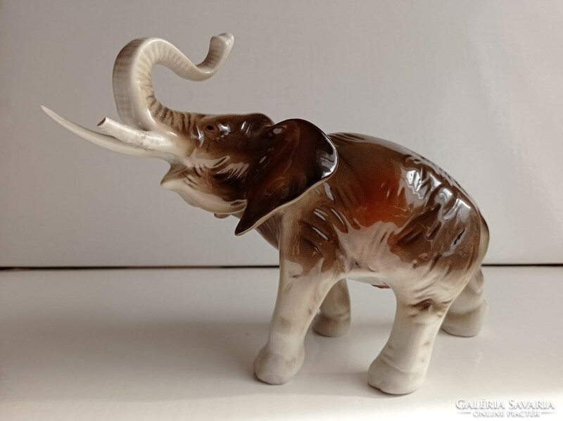 Royal Dux porcelán elefánt
