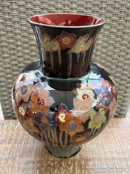 Zsolnay eosin vase.