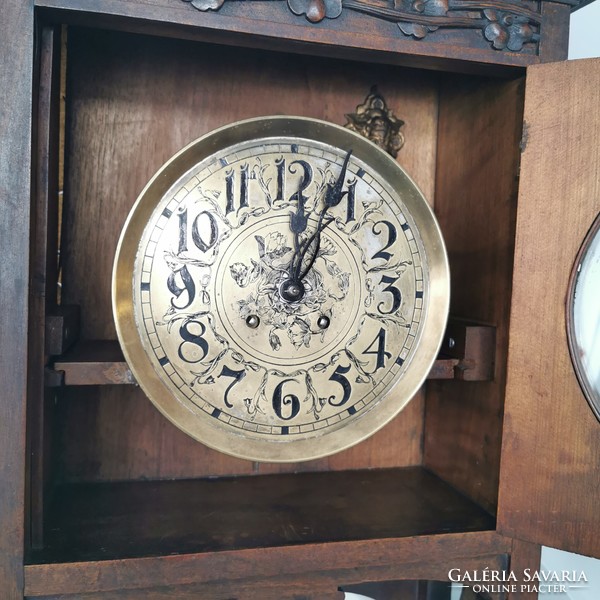 For sale is an antique wall clock, in good condition, with German mann&shone clock mechanism, from the end of the 19th century.