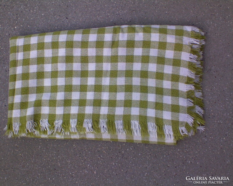 Green and white checkered tablecloth 218x123 cm