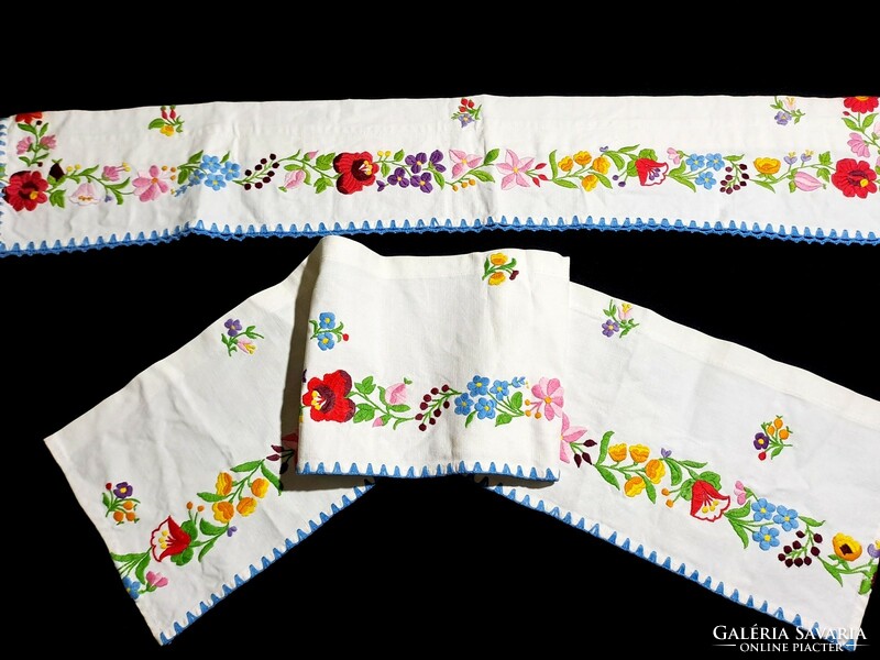 2 canvas drapery or shelf strips embroidered with a Kalocsa pattern, size in the pictures