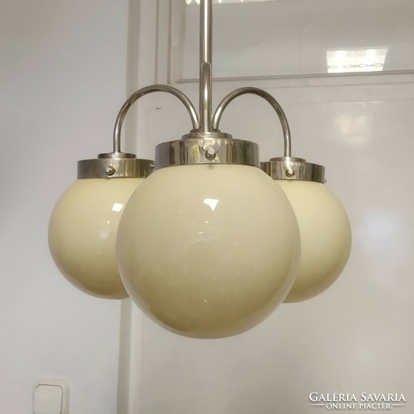 Art deco - Bauhaus 3 karos, nikkelezett csillár felújítva - krémszínű gömb búrák - Lampart