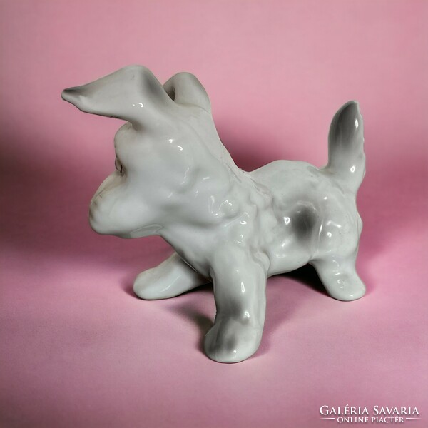 Retro, vingage porcelain dog statue