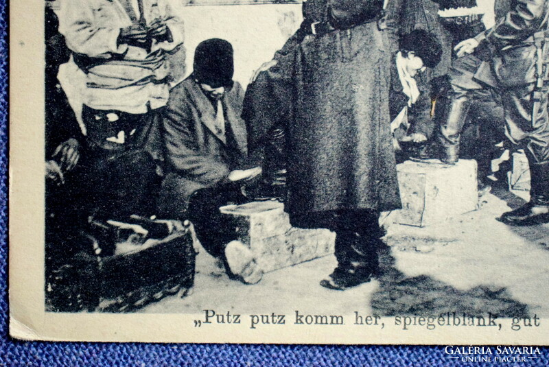 Antik német kiadású fotó képeslap  - katonák cipőt pucoltatnak  I vh.