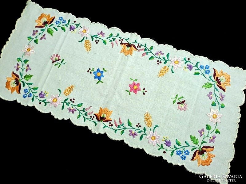 Tablecloth embroidered with a Kalocsa pattern, runner 72 x 32 cm pale cream color