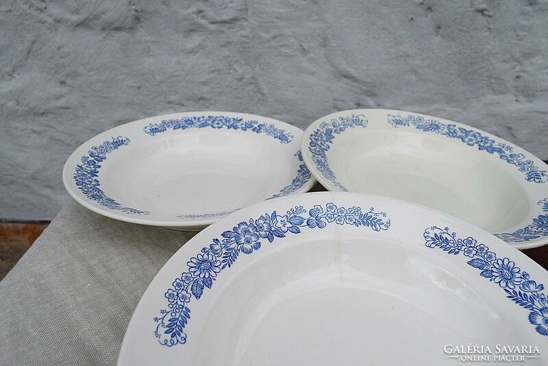 Set of 3 deep plates with Russian blue flowers