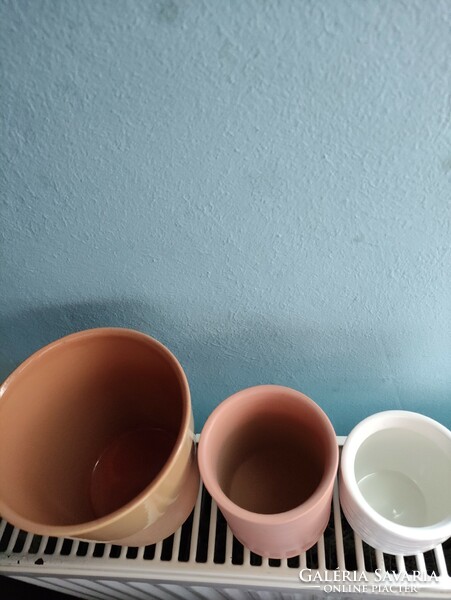 Flower baskets in good condition, all 3 together.
