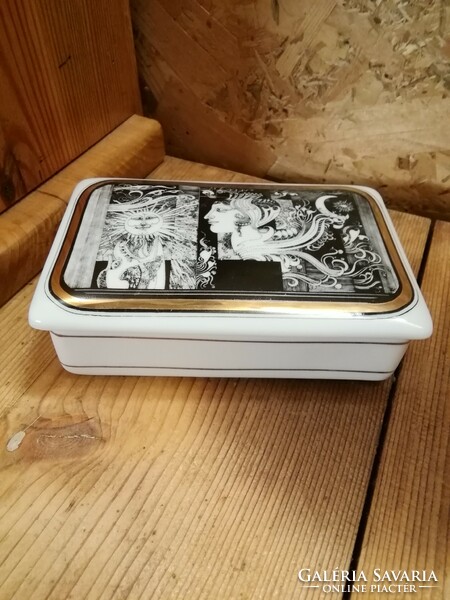 Hollóháza Saxon porcelain sunshine bonbonier, decorative box
