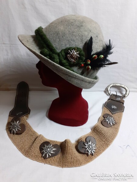 Women's hunting hat with a feather hat ornament, a pair of snow spears, decorated with a reason, elastic rubber brim, silver-plated buckle