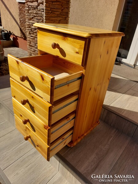A 5-drawer pine chest of drawers for sale. Furniture is beautiful, in like-new condition.