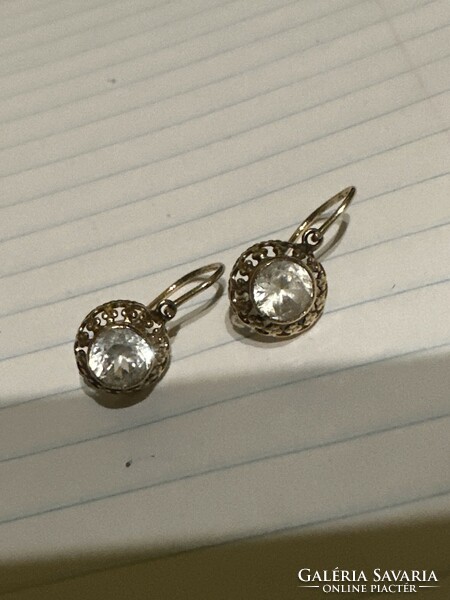 Showy 14 kr gold earring decorated with white sapphire for sale! Price: 44,000.-