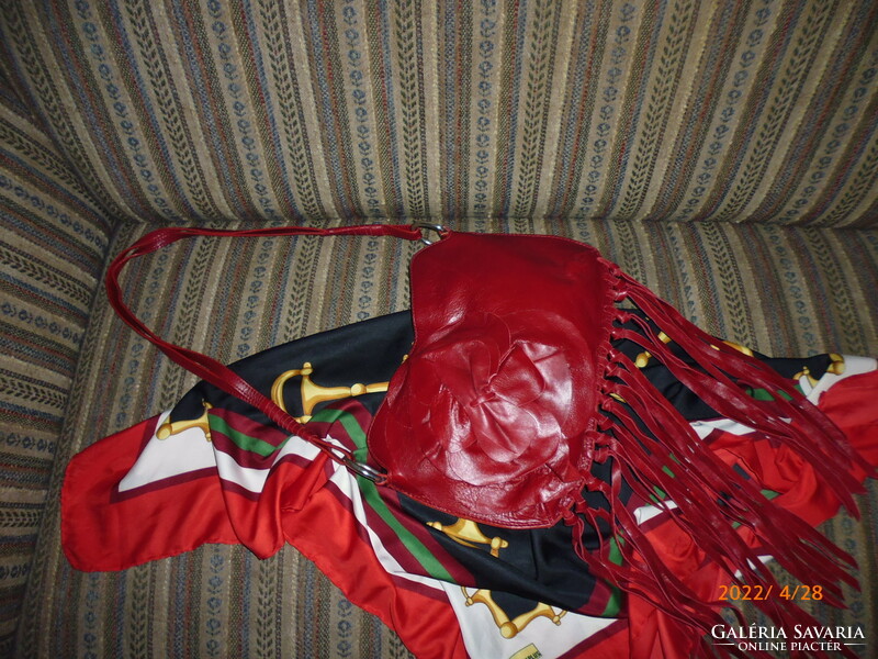 RIA ..Különleges  rojtos női  meggy  piros  valódi  bőr táska ..