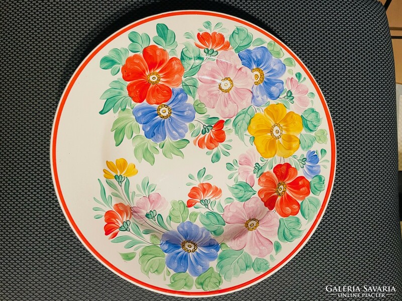 Gránit porcelain wall plate with a rich floral pattern, hand painted by porcelain master
