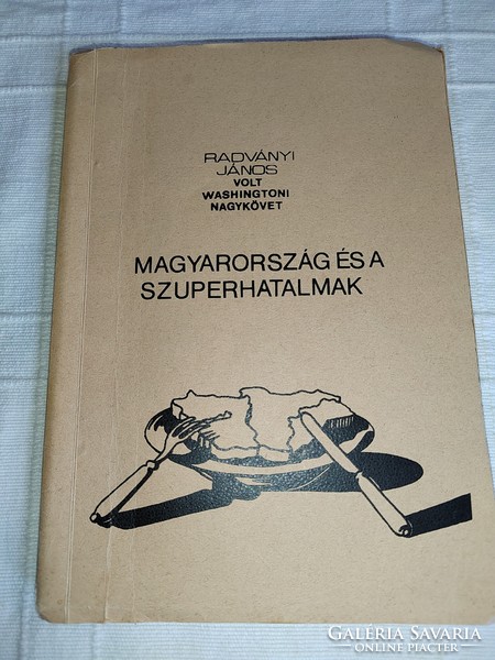 Radványi János: Magyarország és a szuperhatalmak