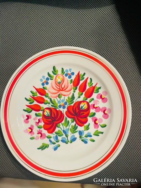 Decorative wall plate with Kalocsai pattern, gold border