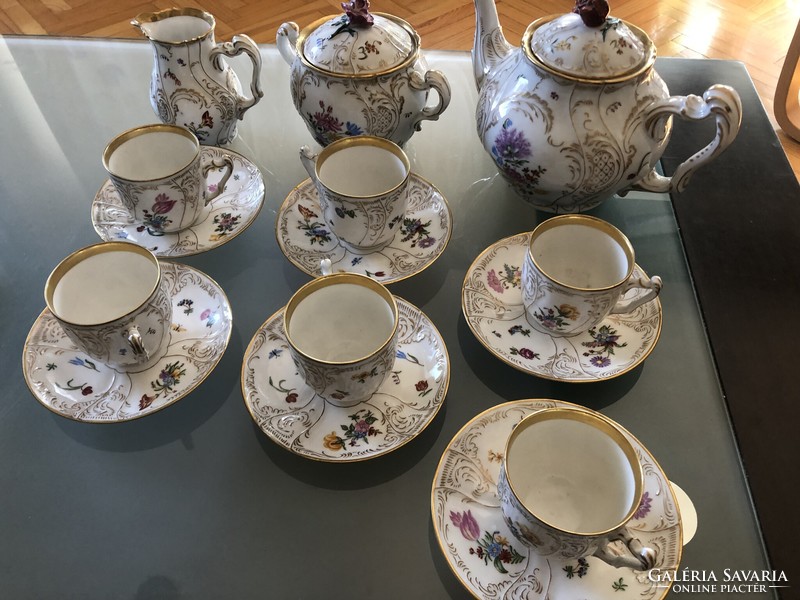 6 Personal porcelain tea set, decorated with floral patterns, gilded decoration, early xx