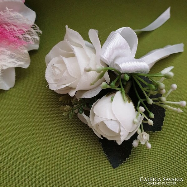 ESKÜVŐ BOK14 - Vőlegényi bokréta kitűző fehér rózsák