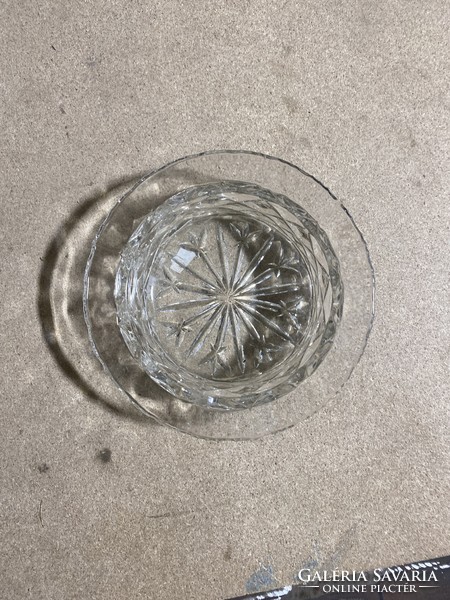 Ólomkristály váza, 16 x 5 cm-es magasságú, lakberendezéshez kiváló.3009