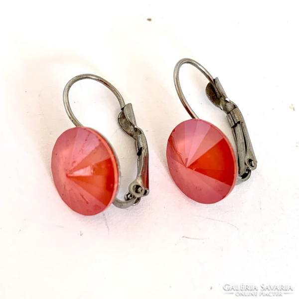 Salmon pink vintage drop earrings, the jewelry is from the 1980s, made of glass beads