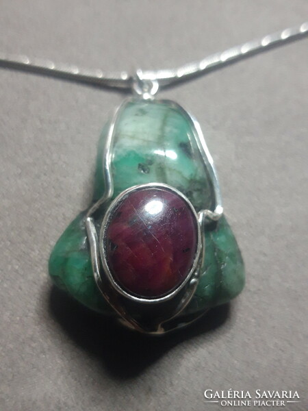 Smaragd és rubin amulett - ezüst ékszer