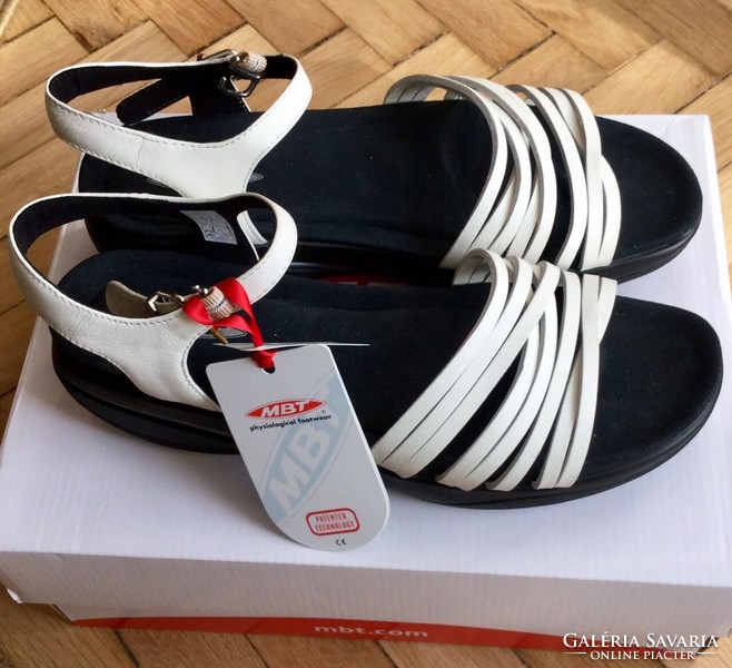Mbt kaweria white swiss nappa leather sandals from Germany in brand new box!