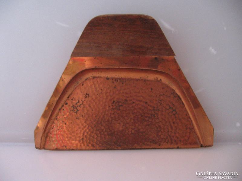 Retro copper shovel with tongs