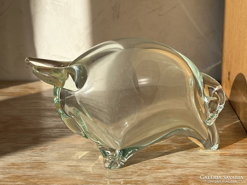 Halványzöld iparművész üveg bika szobor (U0022)