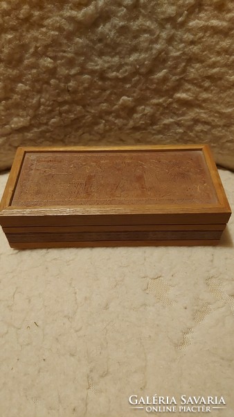 Old folk pattern split wooden box